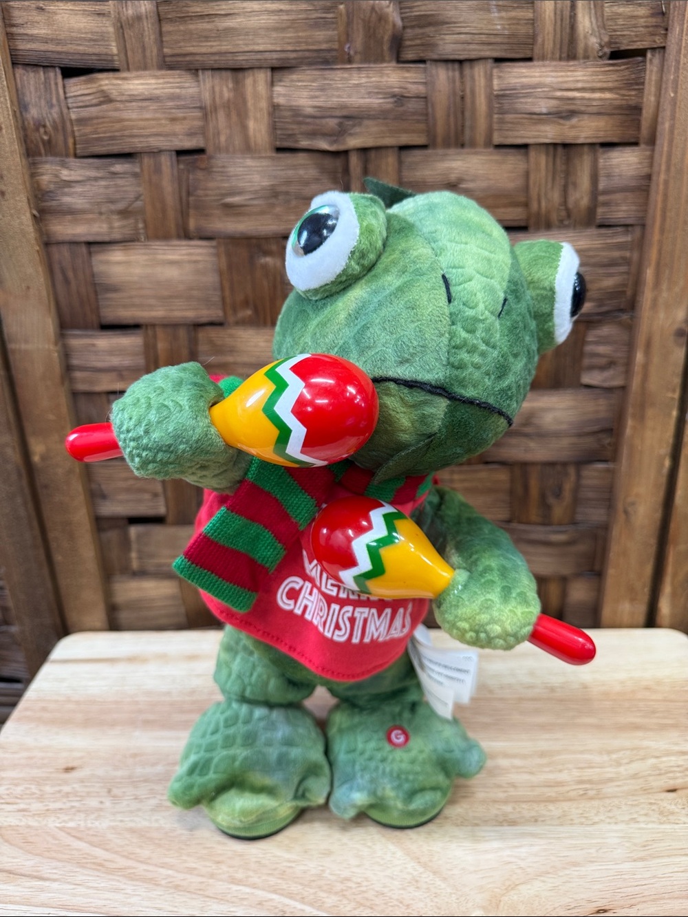 Gemmy Pop & Lock Christmas Iguana Animated Musical Plush Dancing Maracas 14”